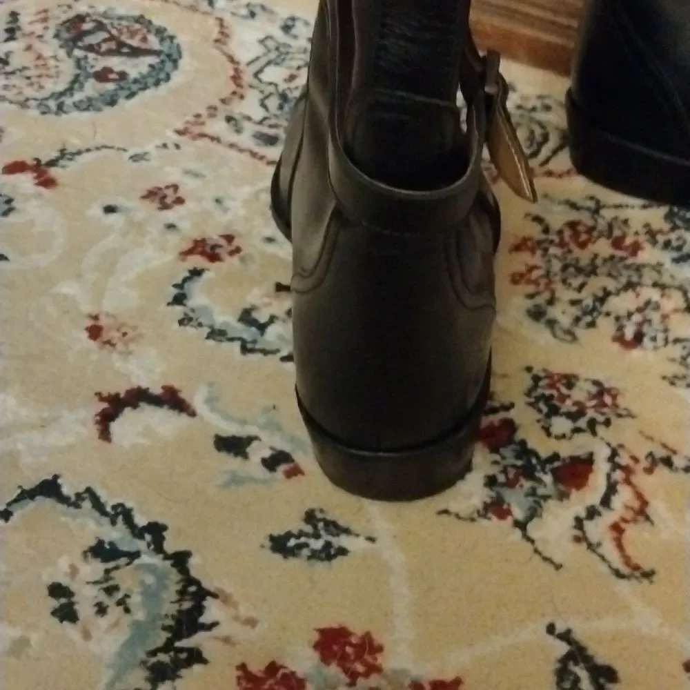 Frye   - Picture 12 of 15